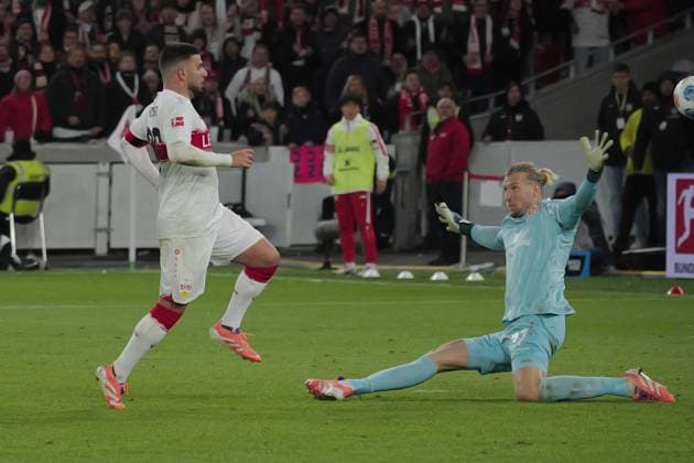 26 10 25 VfB Stuttgart 1 FSV Mainz 05 Germany, Stuttgart, 26 10 2025, Football, Bundesliga, Season 2025 2026, VfB Stuttgart 1 FSV Mainz 05 Deniz Undav, left, VfB, scores the 2 1 Right TW Robin Zentner , Mainz