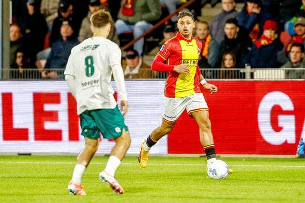 DEVENTER , 26-10-2025 , Stadium De Adelaarshorst , season 2025 2026 , Dutch Eredivisie football . match between Go Ahead Eagles and Excelsior Rotterdam, Picture shows GA Eagles player Dean James Go Ahead Eagles - Excelsior  x31707118x Copyright: