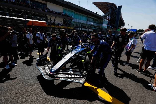 F1 - MEXICO CITY GRAND PRIX 2025 SAINZ Carlos (spa), Williams Racing FW47, portrait during the 2025 Formula 1 Mexico City Grand Prix, 20th round of the 2025 FIA Formula One World Championship, WM, Weltmeisterschaft from October 24 to 26, 2025 on the Autodromo Hermanos Rodriguez, in Mexico City, Mexico - Mexico CityMexico  Copyright: xJavierxJimenezx
