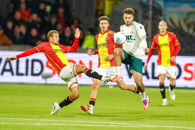 DEVENTER , 26-10-2025 , Stadium De Adelaarshorst , season 2025 2026 , Dutch Eredivisie football . match between Go Ahead Eagles and Excelsior Rotterdam, Picture shows GA Eagles player Kenzo Goudmijn vs Excelsior player Mathijs Tielemans Go Ahead Eagles - Excelsior  x31707133x Copyright: