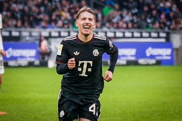 Germany Soccer Bundesliga 2025 26, 8 Matchday Borussia Mönchengladbach vs FC Bayern Munich Borussia Park Mönchengladbach Goal and goal celebration Lennart Karl FC Bayern Munich, 42 Joy, emotions, jubilation Mönchengladbach North Rhine-Westphalia Germany Copyright: xJOERANxSTEINSIEKx