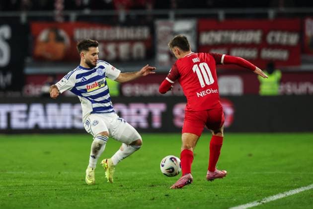 Sports, Football, 3 Liga Season 2025 2026 12 Matchday MSV Duisburg Rot Weiss Essen 26 10 2025, schauinsland reisen arena Can Coskun MSV Duisburg, 27 Marvin Obuz Rot Weiss Essen, 10 Duisburg schauinsland reisen arena North Rhine-Westphalia Germany