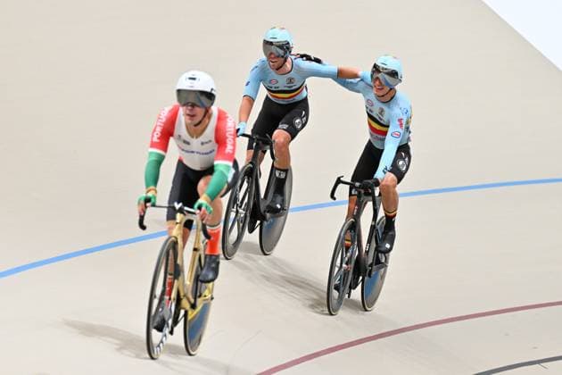 2025 Tissot UCI Track World Championships Picture by Simon Wilkinson SWpix.com - 26 10 2025 - Cycling - 2025 Tissot UCI Track World Championships - Velodromo PenalolÃ n, Santiago, Chile - Men s Madison - Lindsay de Vylder (Belgium) and Fabio van den Bossche (Belgium) wins the Men s Madison World Championship, WM, Weltmeisterschaft Copyright: x xSWpix.comx(t axPhotographyxHubxLtd)xSimonxWilkinson SWpix.comx SWP-3030-12032