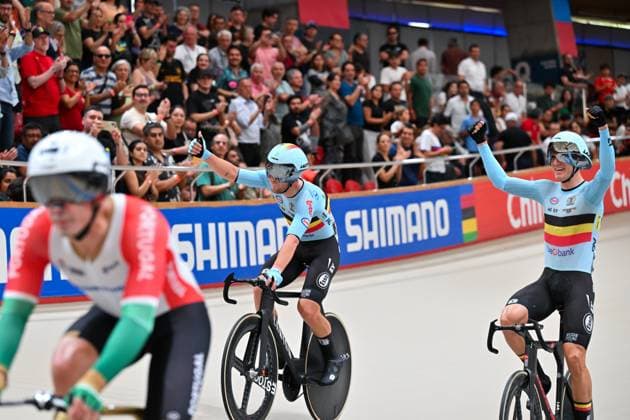2025 Tissot UCI Track World Championships Picture by Simon Wilkinson SWpix.com - 26 10 2025 - Cycling - 2025 Tissot UCI Track World Championships - Velodromo PenalolÃ n, Santiago, Chile - Men s Madison - Lindsay de Vylder (Belgium) and Fabio van den Bossche (Belgium) wins the Men s Madison World Championship, WM, Weltmeisterschaft Copyright: x xSWpix.comx(t axPhotographyxHubxLtd)xSimonxWilkinson SWpix.comx SWP-3030-12029