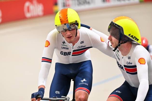 2025 Tissot UCI Track World Championships Picture by Simon Wilkinson SWpix.com - 26 10 2025 - Cycling - 2025 Tissot UCI Track World Championships - Velodromo PenalolÃ n, Santiago, Chile - Men s Madison - Mark Stewart (Great Britain) and Joshua Tarling (Great Britain) finish second Copyright: x xSWpix.comx(t axPhotographyxHubxLtd)xSimonxWilkinson SWpix.comx SWP-3030-12030