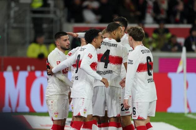 Stuttgart, Bundesliga soccer VfB Stuttgart vs 1 FSV Mainz 05, Deniz Undav VfB and teammates cheering According to the regulations of the DFL German Football League, it is prohibited to use or have used photographs taken in the stadium and or of the match in the form of sequential images and or video-like photo series