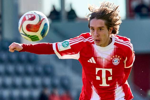 A Junioren Bundesliga DFB Nachwuchsliga, FC Bayern München U19 vs TSV 1860 München U19 , München FC Bayern, München FC Bayern U19 , FC Augsburg, FC Augsburg U19 , 2025 10 26 in Munich FC Bayern Campus OLYCHENKO Bogdan FC Bayern München U19 Central midfield No. 10 FCBU1910 sportworld München FC Bayern Campus Bayern Germany