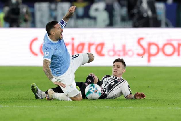 Serie A football match SS Lazio vs Juventus Lazio™s Italian midfielder Mattia Zaccagni challenges for the ball with juventus Portuguese forward Francisco Conceicao during the Serie A football match SS Lazio vs Juventus at Olimpico Stadium on October 26, 2025, in Rome. _BPH1669 Copyright: xAntonioxBalascox