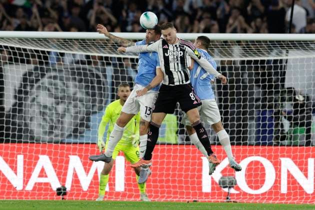 Serie A football match SS Lazio vs Juventus Lazio™s Italian defender Alessio Romagnoli challenges for the ball with juventus Dutch midfielder Teun Koopmeiners during the Serie A football match SS Lazio vs Juventus at Olimpico Stadium on October 26, 2025, in Rome. _BPH1782 Copyright: xAntonioxBalascox