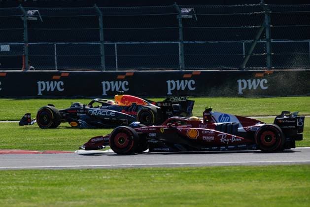 F1 - MEXICO CITY GRAND PRIX 2025 44 HAMILTON Lewis (gbr), Scuderia Ferrari SF-25, action and 01 VERSTAPPEN Max (nld), Red Bull Racing RB21, action during the 2025 Formula 1 Mexico City Grand Prix, 20th round of the 2025 FIA Formula One World Championship, WM, Weltmeisterschaft from October 24 to 26, 2025 on the Autodromo Hermanos Rodriguez, in Mexico City, Mexico - Mexico CityMexico  Copyright: xJavierxJimenezx