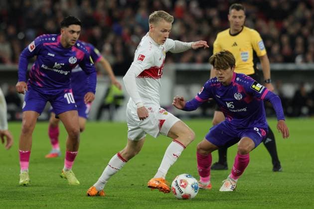 Stuttgart, Bundesliga Football VfB Stuttgart vs 1 FSV Mainz 05, v l Nadiem Amiri Mainz Chris Führich VfB Kaisho Sano Mainz In accordance with the regulations of the DFL German Football League, it is prohibited to use or have used photographs taken in the stadium and or of the match in the form of sequential images and or video-like photo series