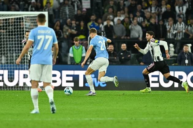 Foto IPP Cavaliere Emiliano. Roma 26 10 2025. Calcio Campionato Serie A 2025-2026. Lazio - Juventus. Nella foto: il gol di Toma Basic. Italy Photo Press - World Copyright italy ITALY  Copyright: xR4924_italyphotopressx