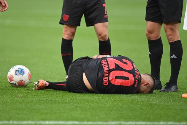 Alejandro GRIMALDO LEV injured, Injury, Football 1 Bundesliga, 8 Matchday, matchday8, Bayer Leverkusen LEV SC Freiburg FR 2 0 on 26 10 2025 in Leverkusen Germany DFL regulations prohibit any use of photographs as image sequences and or quasi video Â