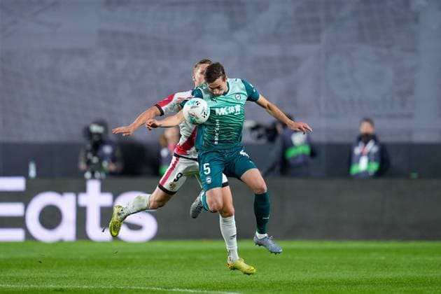 October 26, 2025, Madrid, Madrid, Spain: Jon Pacheco of Deportivo Alaves and Alemao of Rayo Vallecano in action during the Spanish League, LaLiga EA Sports, football match played between Rayo Vallecano and Deportivo Alaves at Estadio de Vallecas on October 26, 2025, in Madrid, Spain. Madrid Spain - ZUMAa181 20251026_zaa_a181_286 Copyright: xDennisxAgyemanx