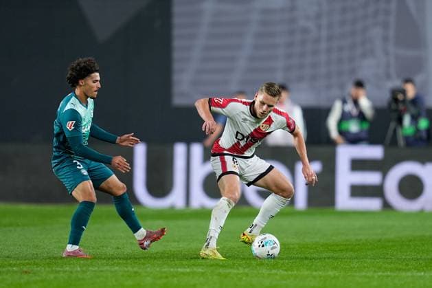 October 26, 2025, Madrid, Madrid, Spain: Alemao of Rayo Vallecano in action during the Spanish League, LaLiga EA Sports, football match played between Rayo Vallecano and Deportivo Alaves at Estadio de Vallecas on October 26, 2025, in Madrid, Spain. Madrid Spain - ZUMAa181 20251026_zaa_a181_288 Copyright: xDennisxAgyemanx