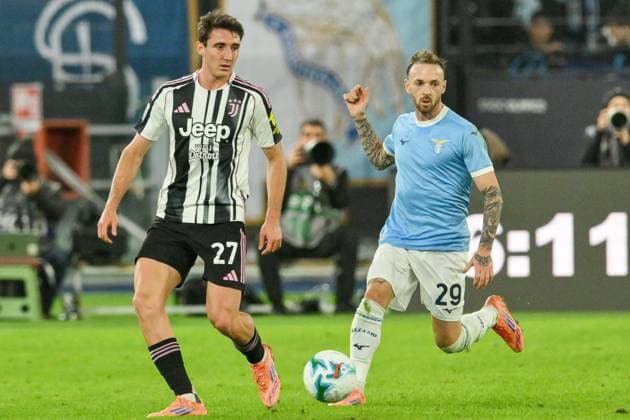 26th October 2025, Stadio Olimpico, Rome, Italy; Italian Serie A Football; Lazio versus Juventus; Andrea Cambiaso of FC Juventus under pressure from Manuel Lazzari of SS Lazio  AllShotLive