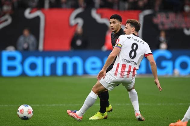 Ezequiel FERNANDEZ LEV vs Maximilian EGGESTEIN FR action, duel, Football 1 Bundesliga, 8 Matchday, matchday8, Bayer Leverkusen LEV SC Freiburg FR 2 0 on 26 10 2025 in Leverkusen Germany DFL regulations prohibit any use of photographs as image sequences and or quasi video Â
