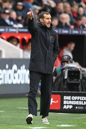Coach Julian SCHUSTER FR Gestures, gestures, Football 1 Bundesliga, 8 Matchday, matchday8, Bayer Leverkusen LEV SC Freiburg FR 2 0 on 26 10 2025 in Leverkusen Germany DFL regulations prohibit any use of photographs as image sequences and or quasi video Â