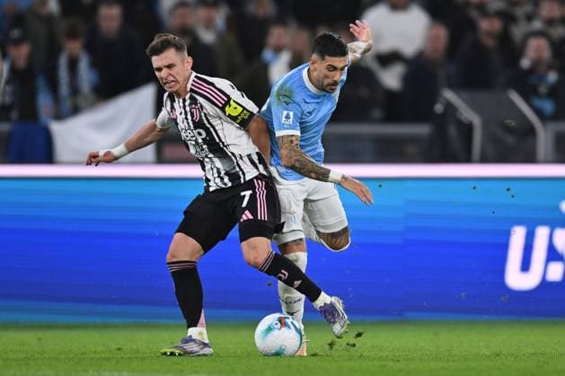 SS Lazio v Juventus FC - Serie A Francisco Conceicao of Juventus F.C. and Mattia Zaccagni of S.S. Lazio are in action during the 8th day of the Serie A Championship between S.S. Lazio and Juventus F.C. at the Olympic Stadium in Rome, Italy, on October 26, 2025. Rome Italy Italy  Copyright: xDomenicoxCippitellix originalFilename:cippitelli-sslaziov251026_np2Ww.jpg