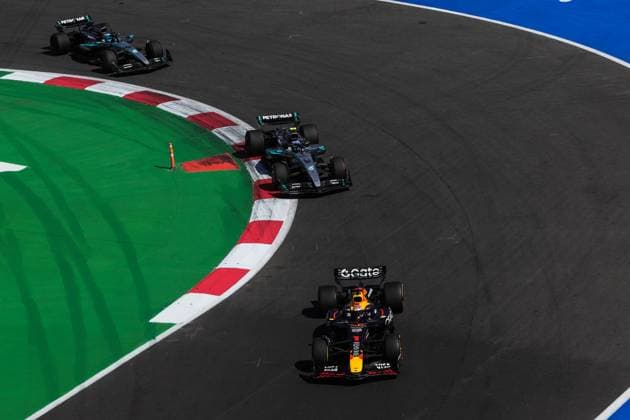 F1 - MEXICO CITY GRAND PRIX 2025 01 VERSTAPPEN Max (nld), Red Bull Racing RB21, action during the 2025 Formula 1 Mexico City Grand Prix, 20th round of the 2025 FIA Formula One World Championship, WM, Weltmeisterschaft from October 24 to 26, 2025 on the Autodromo Hermanos Rodriguez, in Mexico City, Mexico - Mexico CityMexico  Copyright: xFLORENTxGOODENx