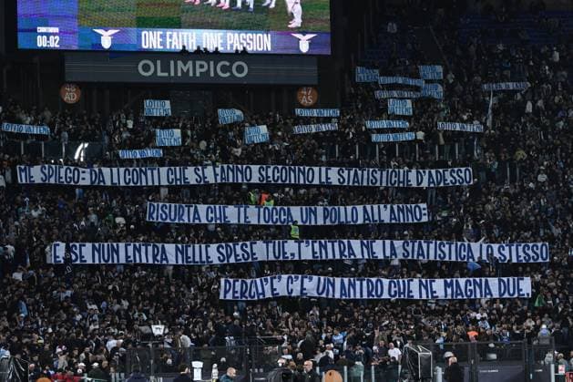 SS Lazio v Juventus FC - Serie A Supporters of S.S. Lazio attend the 8th day of the Serie A Championship between S.S. Lazio and Juventus F.C. at the Olympic Stadium in Rome, Italy, on October 26, 2025. Rome Italy Italy  Copyright: xDomenicoxCippitellix originalFilename:cippitelli-sslaziov251026_npw0M.jpg