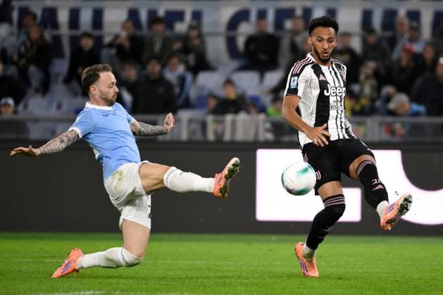 Manuel Lazzari of SS Lazio and Lloyd Kelly of Juventus FC during the Serie A 2025 2026 football match between SS Laziio and Juventus FC at Stadio Olimpico in Rome (Italy), October 26, 2025. AndreaxStaccioli