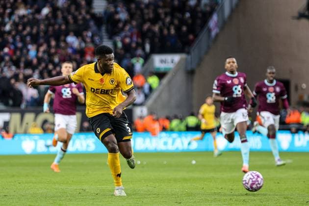 Marshall Munetsi (5 Wolves) passes the ball during the Premier League football match between Wolverhampton Wanderers and Burnley at Molineux stadium in Wolverhampton, England Copyright: xNataliexMincher SPPx Sportspressphoto_SPR52033