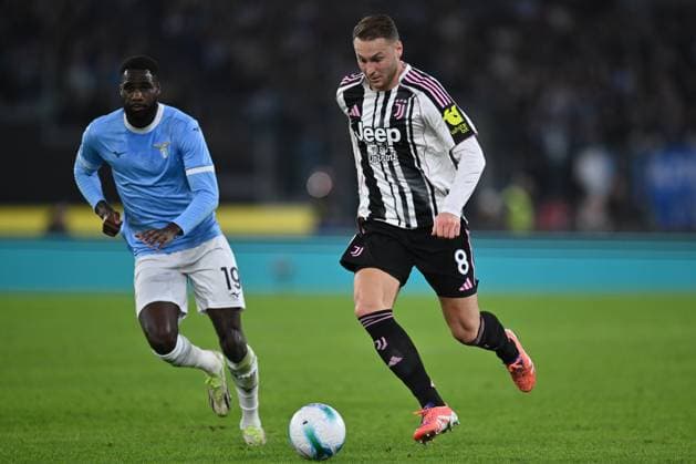 SS Lazio v Juventus FC - Serie A Boulaye Dia of S.S. Lazio and Teun Koopmeiners of Juventus F.C. are in action during the 8th day of the Serie A Championship between S.S. Lazio and Juventus F.C. at the Olympic Stadium in Rome, Italy, on October 26, 2025. Rome Italy Italy  Copyright: xDomenicoxCippitellix originalFilename:cippitelli-sslaziov251026_npEQs.jpg