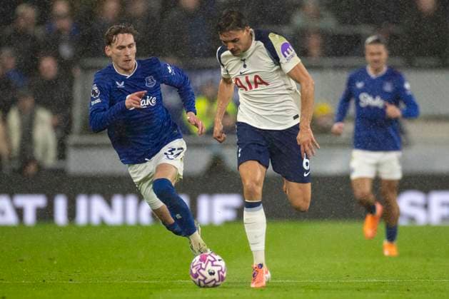Everton v Tottenham Hotspur - Premier League Joao Palhinha of Tottenham Hotspur F.C. is in possession of the ball during the Premier League match between Everton and Tottenham Hotspur at Hill Dickinson Stadium in Liverpool, England, on October 26, 2025. Liverpool Merseyside United Kingdom  Copyright: xMIxNewsx originalFilename:fletcher-evertonv251026_np01s.jpg