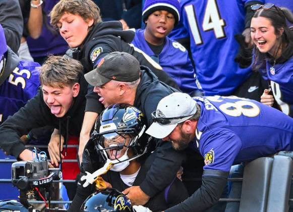 Baltimore Ravens cornerback Nate Wiggins (C) celebrates with fans in the stands after an interception from the Chicago Bears during the fourth quarter at M&T Bank Stadium in Baltimore, Maryland, on Sunday, October 26, 2025. The Ravens won 30-16.  BAL20251026124 DAVIDxTULIS