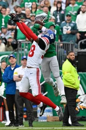 October 26, 2025, Philadelphia, Pennsylvania, USA; Philadelphia Eagles wide receiver Jahan Dotson (2) makes a touchdown catch against the defense of New York Giants cornerback Korie Black (38) during the second half at Lincoln Financial Field. CSM Philadelphia USA - ZUMAc04_ 20251026_faf_c04_060 Copyright: xEricxCanhax