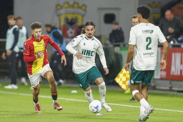 DEVENTER , 26-10-2025 , Stadium De Adelaarshorst , season 2025 2026 , Dutch Eredivisie football . match between Go Ahead Eagles and Excelsior Rotterdam,final result 2-0, Picture shows GA Eagles player Yassir Salah Rahmouni Excelsior player Irakli Yegoian Go Ahead Eagles - Excelsior  x31708853x Copyright: