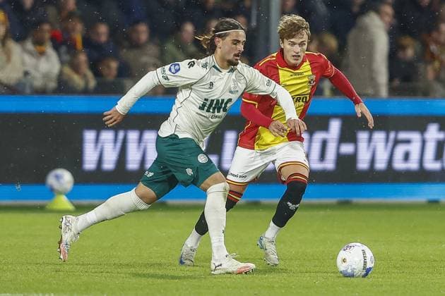DEVENTER , 26-10-2025 , Stadium De Adelaarshorst , season 2025 2026 , Dutch Eredivisie football . match between Go Ahead Eagles and Excelsior Rotterdam,final result 2-0, Picture shows Excelsior player Irakli Yegoian GA Eagles player Oskar Sivertsen Go Ahead Eagles - Excelsior  x31708860x Copyright: