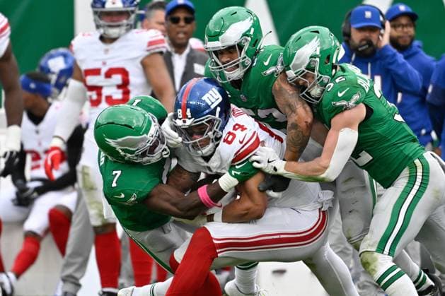 October 26, 2025, Philadelphia, Pennsylvania, USA; New York Giants tight end Theo Johnson (84) is tackled by (l to r) Philadelphia Eagles cornerback Kelee Ringo (7), linebacker Zack Baun (53) and safety Reed Blankenship (32) during the second half at Lincoln Financial Field. CSM Philadelphia USA - ZUMAc04_ 20251026_faf_c04_066 Copyright: xEricxCanhax