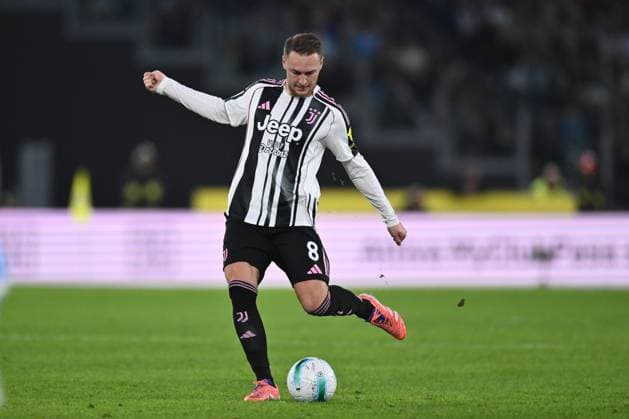 Weston McKennie of Juventus F.C. is in action during the 8th day of the Serie A Championship between S.S. Lazio and Juventus F.C. at the Olympic Stadium on October 26, 2025 in Rome, Italy.  Copyright: xDomenicoxCippitelli IPAxSportx xipa-agency.netx xx IPA_67122389 IPA_Agency_IPA67122389