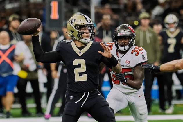 October 26, 2025, New Orleans, Louisiana, U.S: (left to right) New Orleans Saints quarterback Spencer Rattler looks to pass the ball as Tampa Bay Buccaneers cornerback Jamel Dean comes up behind him an NFL, American Football Herren, USA regular season game in New Orleans, Louisiana USA on October 26, 2025 New Orleans U.S - ZUMAa14_ 20251026_zaf_a14_001 Copyright: xDanxAndersonx