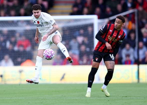 Bournemouth, England, 26th October 2025. Neco Williams of Nottingham Forest and Marcus Tavernier of Bournemouth challenge for the ball during the AFC Bournemouth vs Nottingham Forest Premier League match at the Vitality Stadium, Bournemouth. Picture credit should read: Paul Terry Sportimage EDITORIAL USE ONLY. No use with unauthorised audio, video, data, fixture lists, club league logos or live services. Online in-match use limited to 120 images, no video emulation. No use in betting, games or single club league player publications. SPI_067_PT_Bournemouth_Notts_Forest SPI-4239-0067