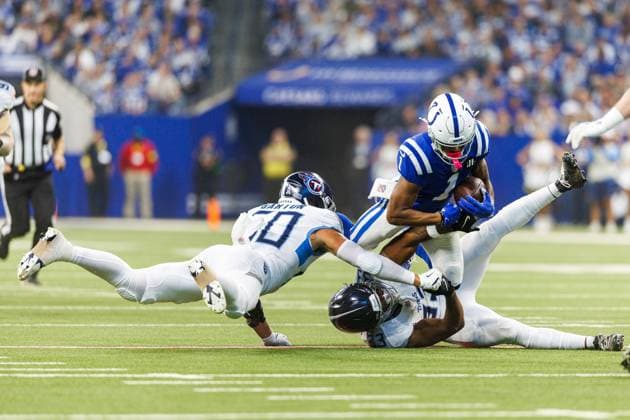 October 26, 2025: Indianapolis Colts wide receiver Josh Downs (1) runs with the ball after the catch as Tennessee Titans defenders attempt to make the tackle during NFL, American Football Herren, USA game action at Lucas Oil Stadium in Indianapolis, Indiana. CSM Indianapolis United States of America - ZUMAc04_ 20251026_zma_c04_138 Copyright: xJohnxMersitsx
