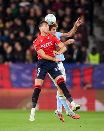 CA Osasuna v RC Celta de Vigo - LaLiga EA Sports Lucas Torro of CA Osasuna competes for the ball with Marcos Alonso of RC Celta de Vigo during the LaLiga EA Sports match between CA Osasuna and RC Celta de Vigo at El Sadar on October 26, 2025, in Pamplona, Spain. Pamplona El Sadar Navarra Spain RL_CAOvRCCV_000131 Copyright: xRicardoxLarreinax