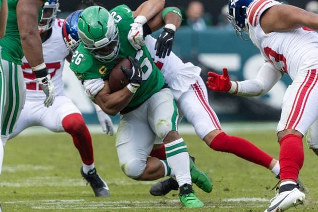 October 26, 2025, Philadelphia, Pa, U.S.A.: Philadelphia Eagles running back SAQUON BARKLEY (26) competes during a week eight game between the Philadelphia Eagles and the New York Giants Sunday, Oct. 26, 2025; at Lincoln Financial Field in Philadelphia, PA. Philadelphia U.S.A. - ZUMAs124 20251026_fap_s124_008 Copyright: xSaquanxStimpsonx
