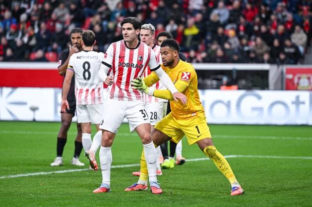 26 10 2025, Soccer, 1 Bundesliga, 8 Matchday Season 2025 2026, Bayer Leverkusen SC Freiburg, Igor Matanovic SC Freiburg , Noah Atubolu SC Freiburg xRHR PHOTO TKx Copyright: RHR-FOTOx RHR-FOTO TK