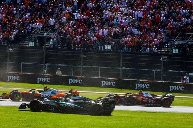 F1 - MEXICO CITY GRAND PRIX 2025 12 KIMI ANTONELLI Andrea (ita), Mercedes AMG F1 Team W16, 44 HAMILTON Lewis (gbr), Scuderia Ferrari SF-25, action during the 2025 Formula 1 Mexico City Grand Prix, 20th round of the 2025 FIA Formula One World Championship, WM, Weltmeisterschaft from October 24 to 26, 2025 on the Autodromo Hermanos Rodriguez, in Mexico City, Mexico - Mexico CityMexico  Copyright: xFLORENTxGOODENx
