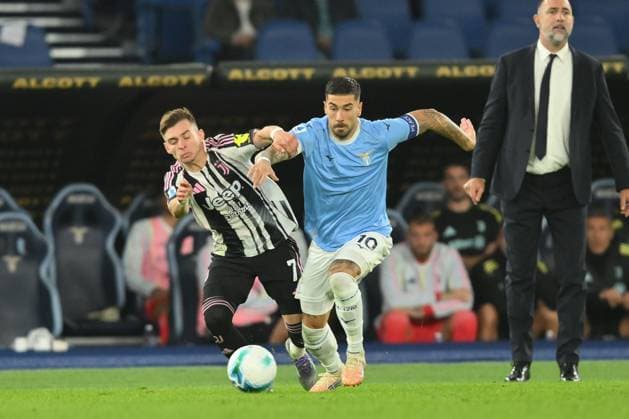 Lazio v Juventus - Serie A ROME, ITALY - October 26 : Francisco Conceicao (L) of Juventus FC in action against Mattia Zaccagni (R) of SS Lazio during the Serie A soccer match between SS Lazio and Juventus FC at Stadio Olimpico on October 26,2025 in Rome Italy Claudio Pasquazi Anadolu Rome Italy. Editorial use only. Please get in touch for any other usage.  Copyright: x2025xAnadoluxClaudioxPasquazix