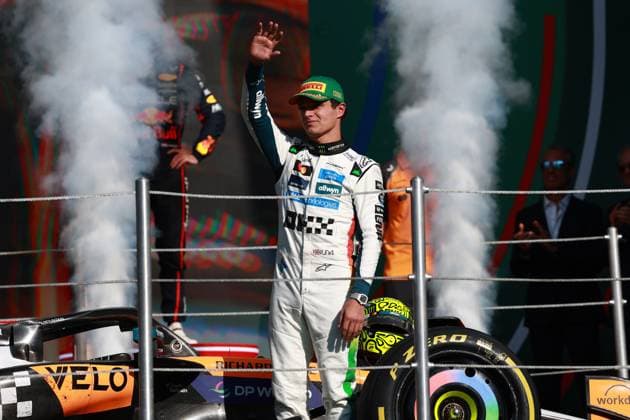 F1 Grand Prix of Mexico 2025 MEXICO CITY, MEXICO - OCTOBER 26: Race winner Lando Norris of McLaren celebrates on the podium during the F1 Grand Prix of Mexico, at Autodromo Hermanos Rodriguez, in Mexico City, Mexico on October 26, 2025. Daniel Cardenas Anadolu Mexico City Mexico. Editorial use only. Please get in touch for any other usage.  Copyright: x2025xAnadoluxDanielxCardenasx