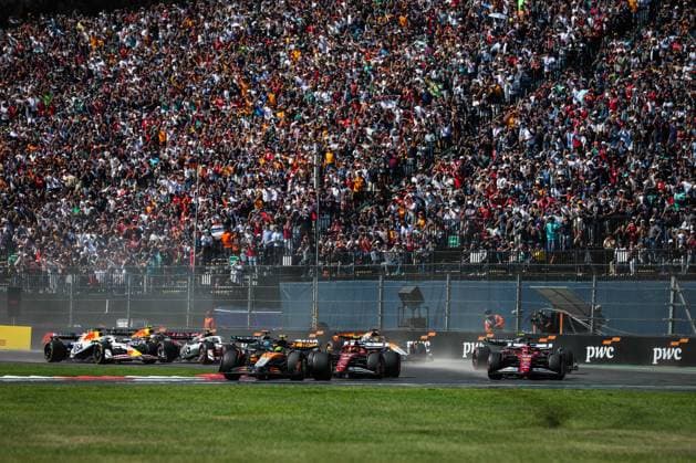 F1 - MEXICO CITY GRAND PRIX 2025 start of the race, depart, 04 NORRIS Lando (gbr), McLaren F1 Team MCL39, 16 LECLERC Charles (mco), Scuderia Ferrari SF-25, action during the 2025 Formula 1 Mexico City Grand Prix, 20th round of the 2025 FIA Formula One World Championship, WM, Weltmeisterschaft from October 24 to 26, 2025 on the Autodromo Hermanos Rodriguez, in Mexico City, Mexico - Mexico CityMexico  Copyright: xANTONINxVINCENTx