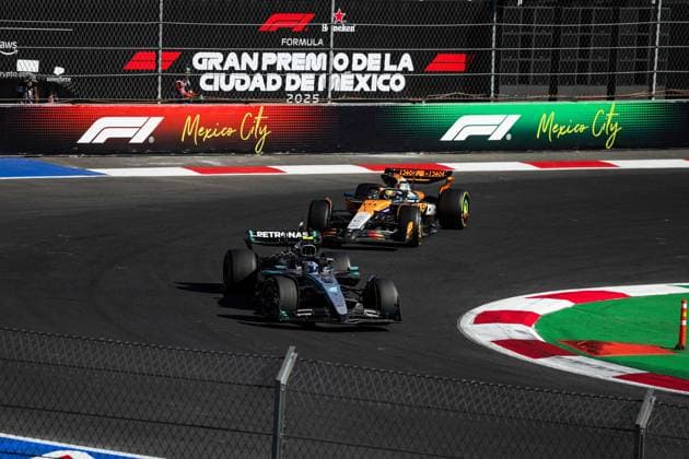 F1 - MEXICO CITY GRAND PRIX 2025 12 KIMI ANTONELLI Andrea (ita), Mercedes AMG F1 Team W16, 81 PIASTRI Oscar (aus), McLaren F1 Team MCL39, action during the 2025 Formula 1 Mexico City Grand Prix, 20th round of the 2025 FIA Formula One World Championship, WM, Weltmeisterschaft from October 24 to 26, 2025 on the Autodromo Hermanos Rodriguez, in Mexico City, Mexico - Mexico CityMexico  Copyright: xFLORENTxGOODENx