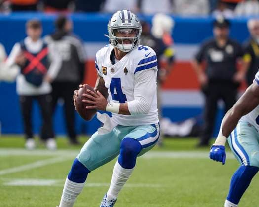 October 26, 2025: Dallas Cowboys quarterback Dak Prescott (4) looks to pass in the first half of the football game between the Denver Broncos and Dallas Cowboys. CSM. - ZUMAc04_ 20251026_zma_c04_209 Copyright: xDerekxRegensburgerx