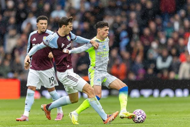 Aston Villa v Manchester City Premier League 26 10 2025. Manchester City midfielder Phil Foden (47) battles for possession during the Premier League match between Aston Villa and Manchester City at Villa Park, Birmingham, England on 26 October 2025. Editorial use only DataCo restrictions apply See www.football-dataco.com , Copyright: xManjitxNarotrax PSI-23113-0094