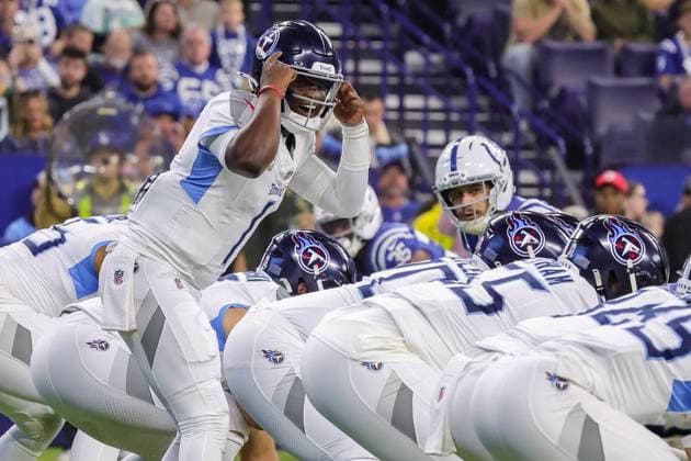 October 26, 2025, Indianapolis, Indiana, U.S: Tennessee Titans quarterback Cam Ward (1) calls the offense from the line during the game between the Tennessee Titans and the Indianapolis Colts at Lucas Oil Stadium, Indianapolis, Indiana. Indianapolis U.S - ZUMAs304 20251026_zaf_s304_019 Copyright: xScottxStuartx