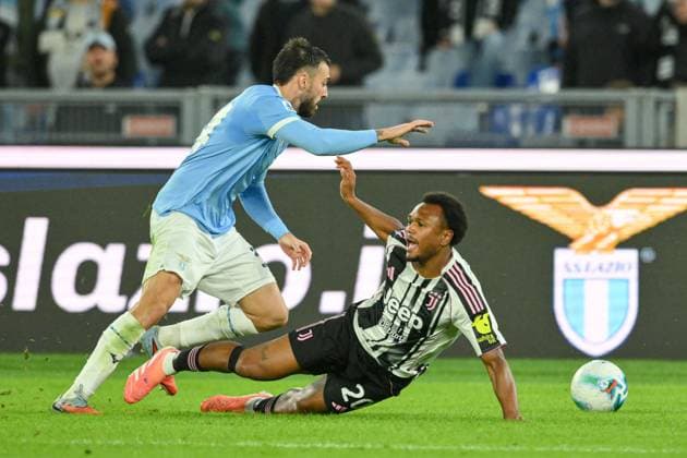 CALCIO - Serie A - SS Lazio vs Juventus FC Lois Openda of FC Juventus under pressure from Mario Gila of SS Lazio during the match of 8th day of the Serie A Championship between S.S. Lazio and FC Juventus at the Olimpico Stadium on Oct 26, 2025 in Rome, Italy. during SS Lazio vs Juventus FC, Italian soccer Serie A match in Rome, Italy, October 26 2025 Rome Italy  Copyright: xIPAxSport ABACAx